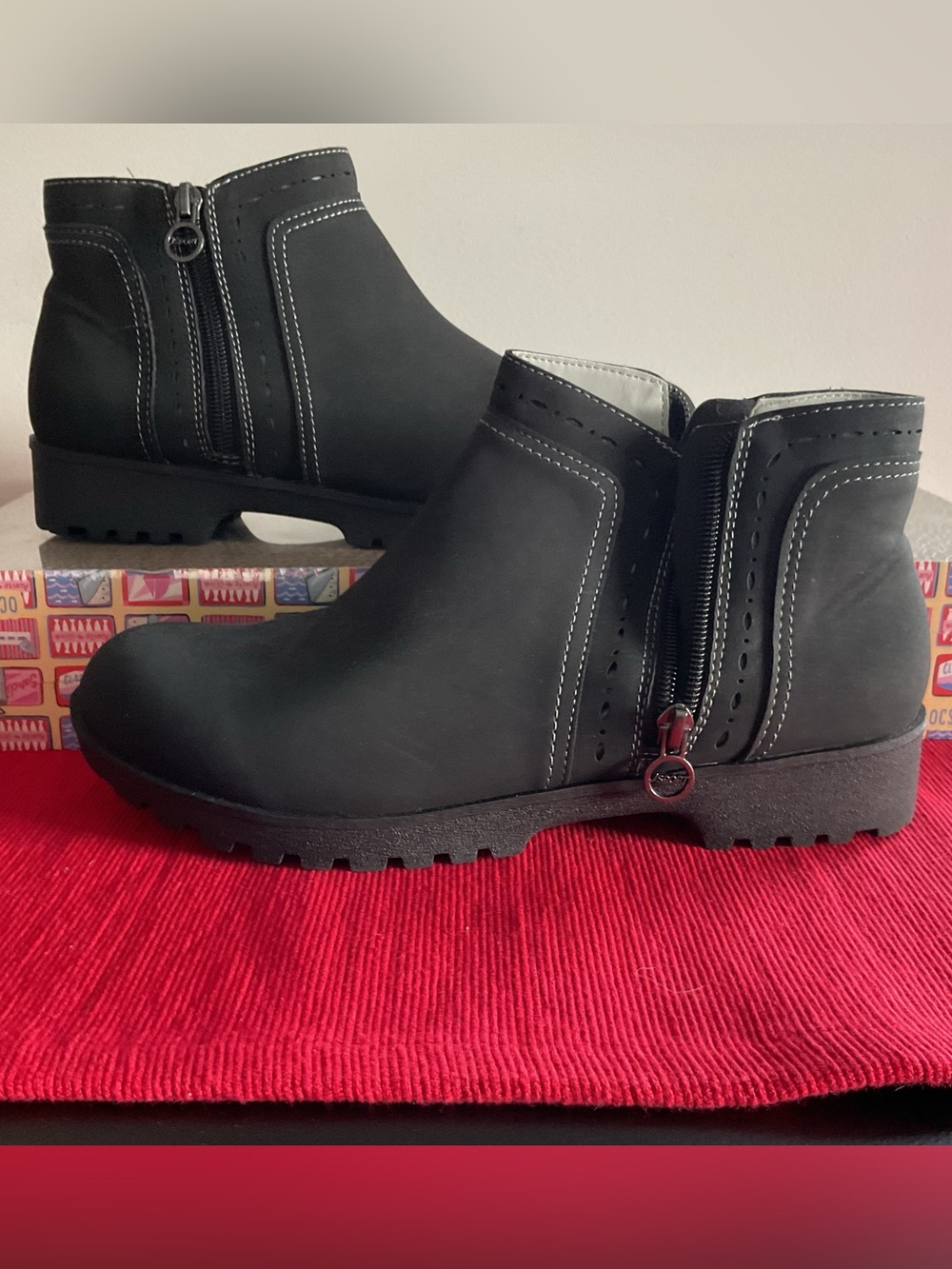 NWOT J Sport Jenna Ankle Boots 9M Black Memory Foam Lug Sole Zip Bootie